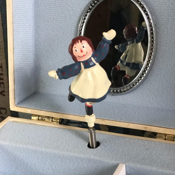 Vintage Dancing Musical Raggedy Ann Jewelry Box - Picture 5 of 8